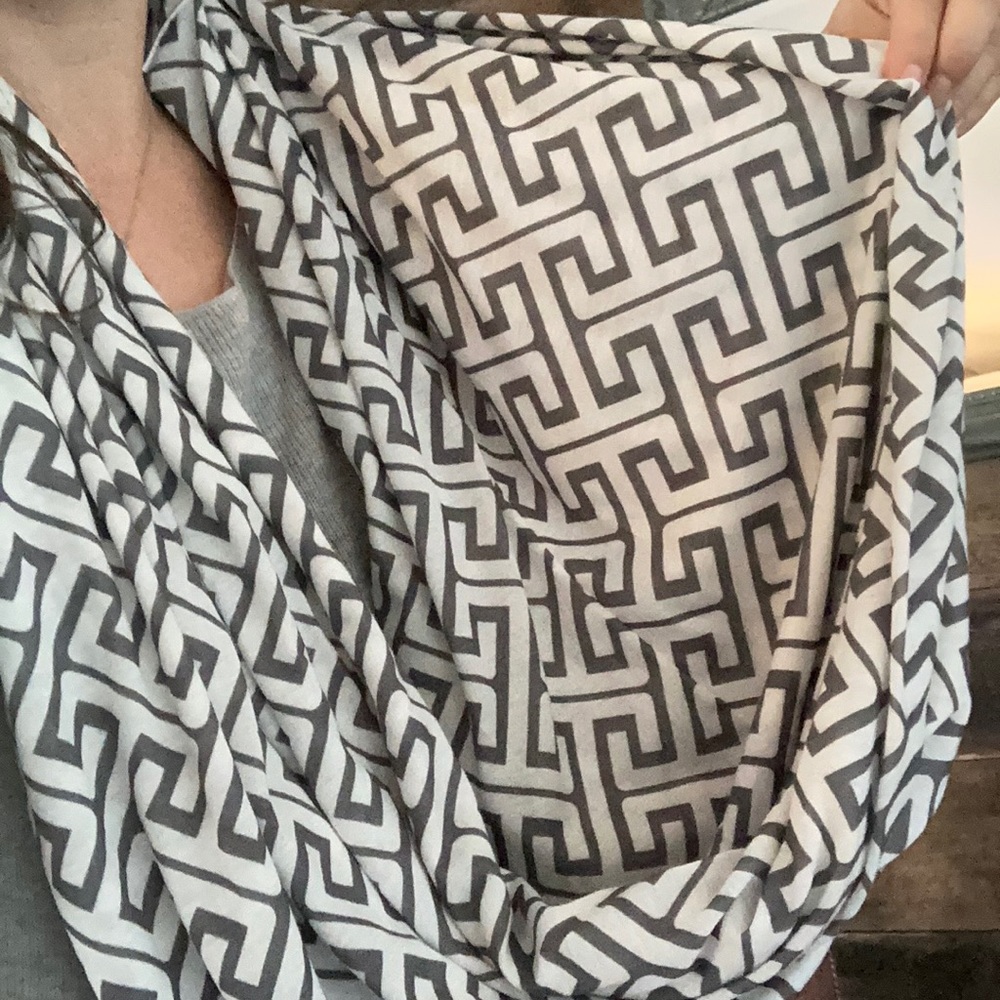 Nursing Infinity Scarf - Picture 4 of 5